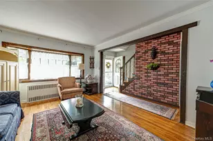 9 Croyden Ln, Hicksville, NY 11801 - Photo 4