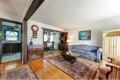 9 Croyden Lane, Hicksville, NY 11801 - Photo 2