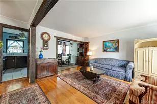 9 Croyden Ln, Hicksville, NY 11801 - Photo 2