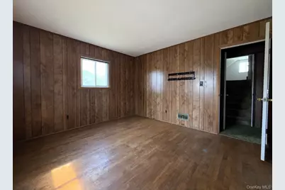 1020 N Niagara Avenue, Lindenhurst, NY 11757 - Photo 10