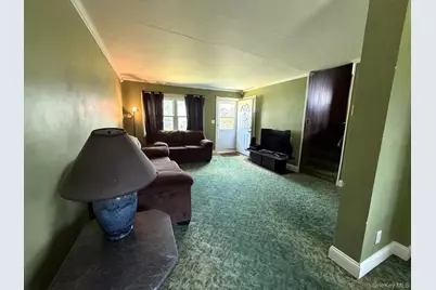 1020 N Niagara Avenue, Lindenhurst, NY 11757 - Photo 4