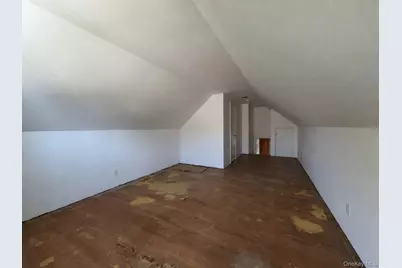 1020 N Niagara Avenue, Lindenhurst, NY 11757 - Photo 16