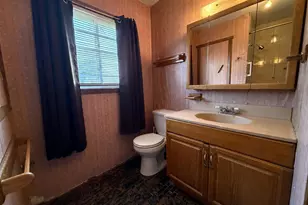 1020 N Niagara Ave, Lindenhurst, NY 11757 - Photo 12