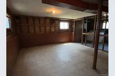 1020 N Niagara Avenue, Lindenhurst, NY 11757 - Photo 18