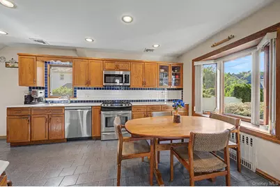 1602 Imperial Avenue, New Hyde Park, NY 11040 - Photo 10
