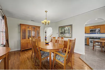 1602 Imperial Avenue, New Hyde Park, NY 11040 - Photo 8