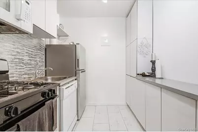 70-25 Yellowstone Boulevard #16R, Forest Hills, NY 11375 - Photo 8