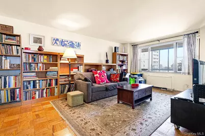 70-25 Yellowstone Blvd Yellowstone Boulevard #4D, Forest Hills, NY 11375 - Photo 2
