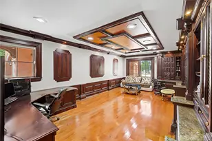 25 Lake Rd, Great Neck, NY 11020 - Photo 46