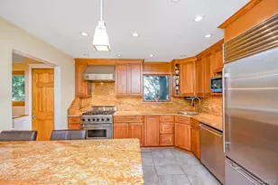 67 Cedar Pl, Floral Park, NY 11001 - Photo 8