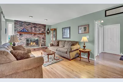 150 Shenandoah Boulevard N, Nesconset, NY 11767 - Photo 2