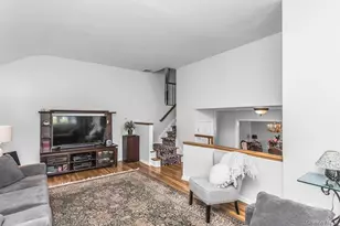 3 Windsor Pl, Melville, NY 11747 - Photo 14
