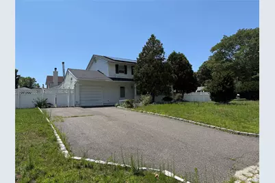 124 Ridgewood Avenue, Holtsville, NY 11742 - Photo 22