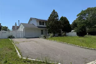 124 Ridgewood Ave, Holtsville, NY 11742 - Photo 22