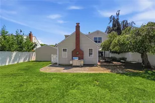 19 Tower Ln, Levittown, NY 11756 - Photo 22