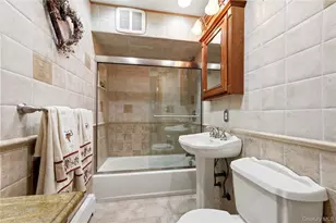 19 Tower Ln, Levittown, NY 11756 - Photo 12