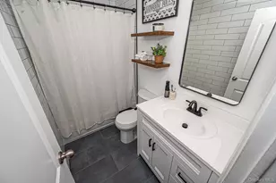 511 Devon Pl, West Islip, NY 11795 - Photo 12
