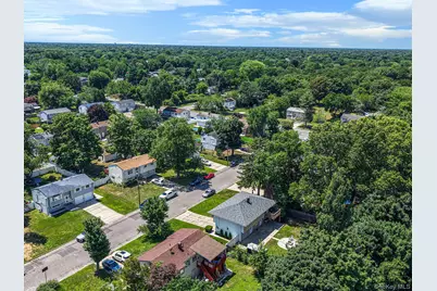 92 Rhode Island Avenue, Bay Shore, NY 11706 - Photo 38