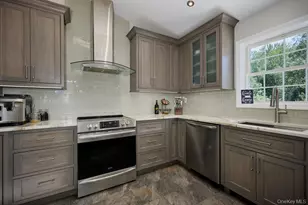 3 Justbrand Ln, Poughkeepsie, NY 12603 - Photo 4