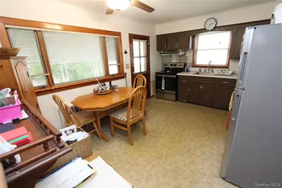 42 5th Avenue S, Huntington Station, NY 11746 - Photo 4
