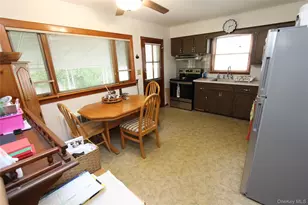 42 5th Ave S, Huntington Station, NY 11746 - Photo 4