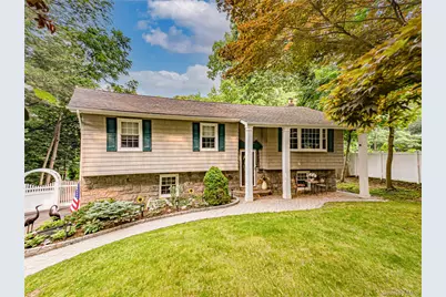 41 Oak Street, Smithtown, NY 11787 - Photo 2