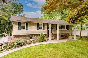 41 Oak St, Smithtown, NY 11787 - Photo 2