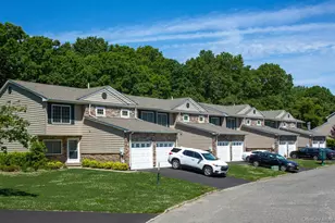 2604 Townhouse Dr, Coram, NY 11727 - Photo 2