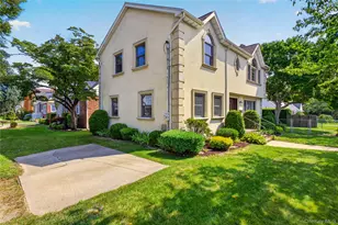 75 Maple St, Roslyn Heights, NY 11577 - Photo 28