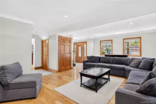75 Maple St, Roslyn Heights, NY 11577 - Photo 8