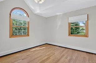 75 Maple St, Roslyn Heights, NY 11577 - Photo 22