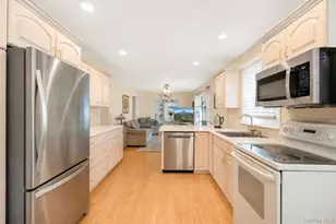 4 Beaverdale Ln, Stony Brook, NY 11790 - Photo 12