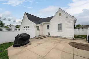 23 Rosebud Ave, Merrick, NY 11566 - Photo 18