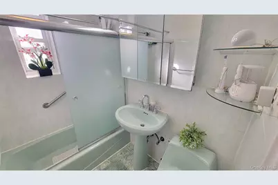 65-30 Grand Central Parkway #1, Forest Hills, NY 11375 - Photo 14