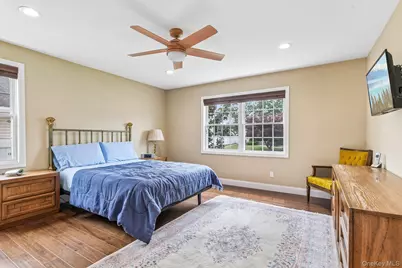 1063 Barrie Avenue, Wantagh, NY 11793 - Photo 8