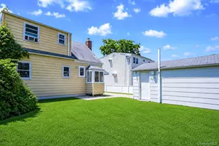 218 Venetian Blvd, Lindenhurst, NY 11757 - Photo 38