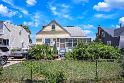 218 Venetian Boulevard, Lindenhurst, NY 11757 - Photo 4