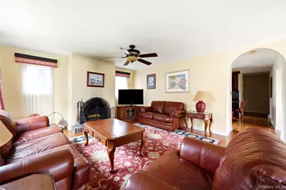 88 Central Avenue, Amityville, NY 11701 - Photo 4