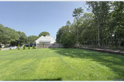 25 Walnut Street, Coram, NY 11727 - Photo 18