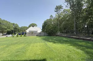 25 Walnut St, Coram, NY 11727 - Photo 18
