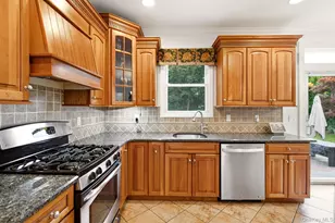4 Patricks Way, Saint James, NY 11780 - Photo 18