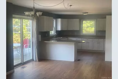 484 N Magee Street, Southampton, NY 11968 - Photo 2