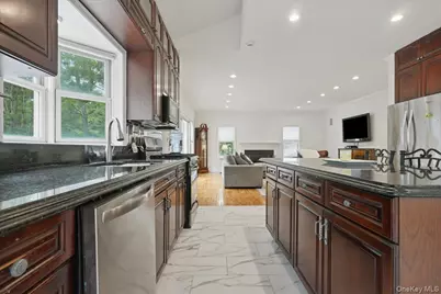 7 Laurel Lane, Old Westbury, NY 11568 - Photo 18