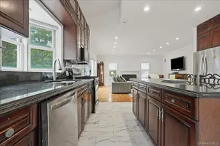 7 Laurel Ln, Old Westbury, NY 11568 - Photo 18