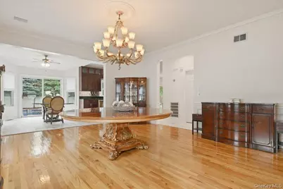 7 Laurel Lane, Old Westbury, NY 11568 - Photo 10
