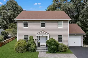 105 Huntley Dr, Ardsley, NY 10502 - Photo 2