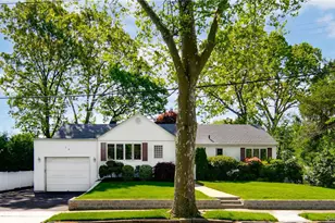14 Beech Ct, Malverne, NY 11565 - Photo 2