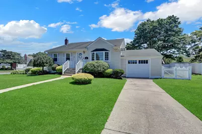344 Tremont Road, Lindenhurst, NY 11757 - Photo 26