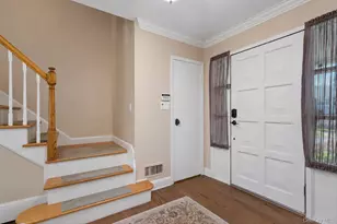 15 Huber Ct, Rockville Centre, NY 11570 - Photo 4