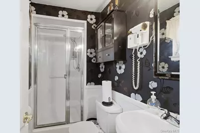 165 Meister Boulevard, Freeport, NY 11520 - Photo 10